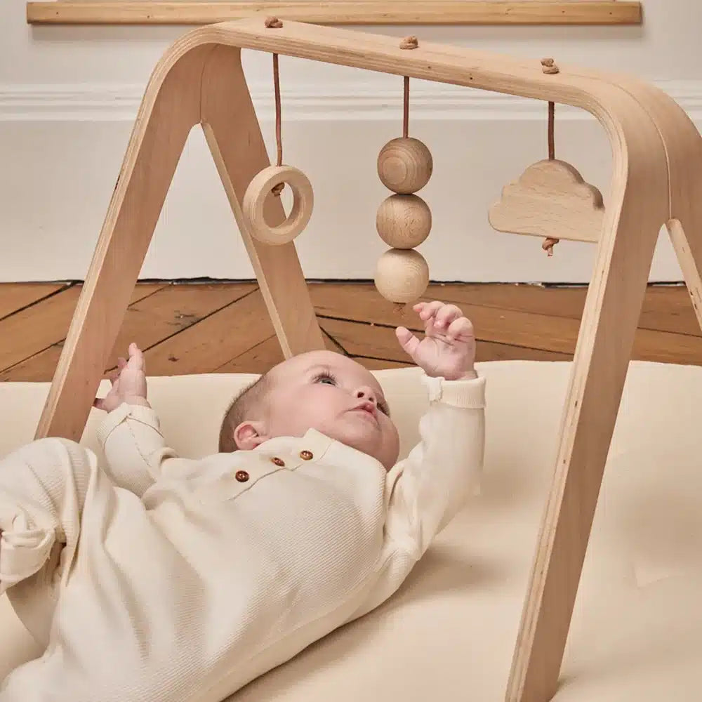 Set d'Éveil Complet : Tapis Tami Lichen + Arche NAHO & Jouets en Bois CHARLIE CRANE