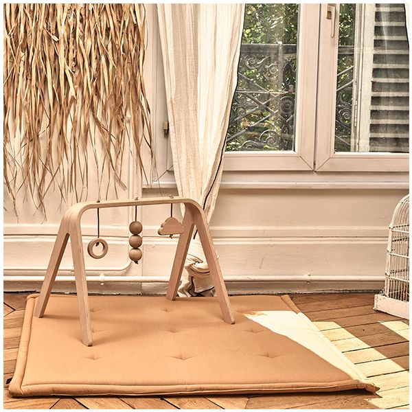 CHARLIE CRANE - Set d'Éveil Complet : Tapis Tami Camel + Arche NAHO & Jouets en Bois