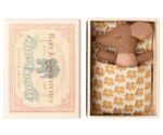 MAILEG - Souris Bébé "Sleepy Wakey" Dans Sa Boîte - Rose
